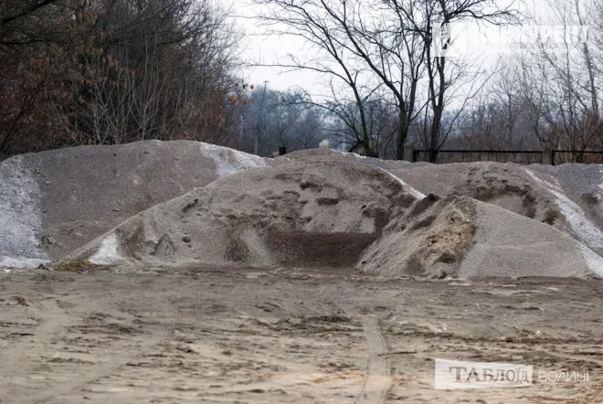 Луцьке підприємство показало, як виготовляє бруківку