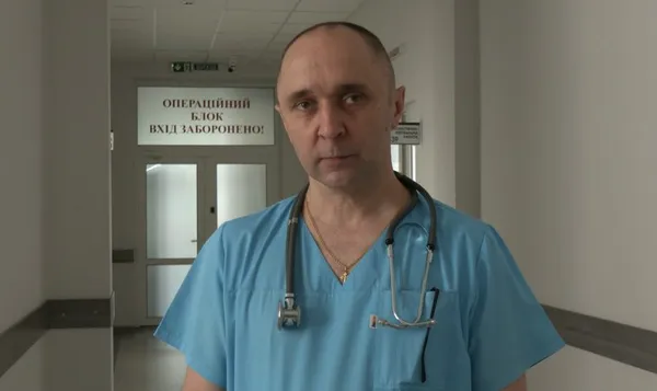 Стан важкий: у Луцьку прооперували 20-річного хлопця, який потрапив під потяг