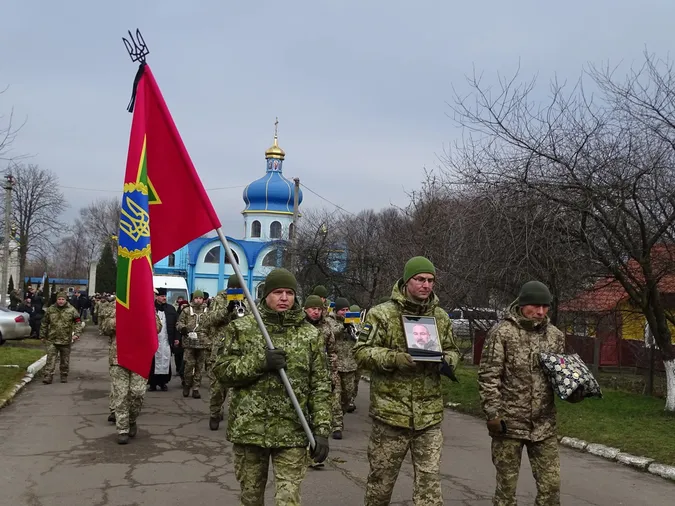 Упізнали лише за ДНК: на Волині попрощалися із воїном Віктором Кіцом (фото)