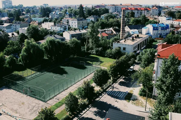 Який вигляд має Луцьк з дахів Лесиного вишу (фото)