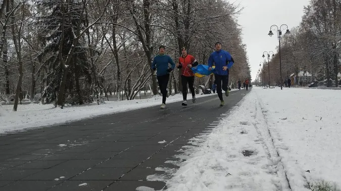 Пів сотні лучан бігли естафету в пам'ять про загиблого Героя Олександра Мартинюка (фото)