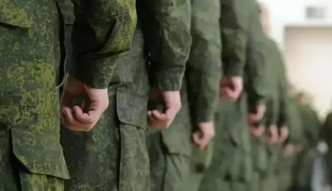У британській розвідці пояснили, що може стояти за зміною у РФ призовного віку