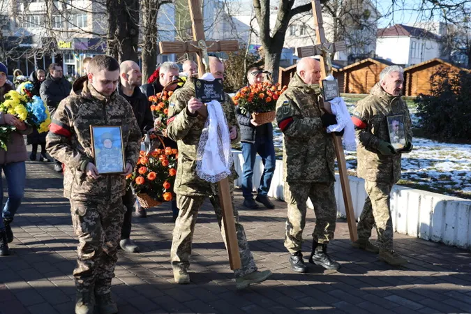 У Луцьку попрощалися із двома загиблими воїнами – Андрієм Черняком та Артемом Петровським (фото)