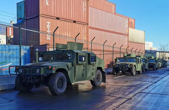 Українська армія отримала десятки військових джипів та катерів від США