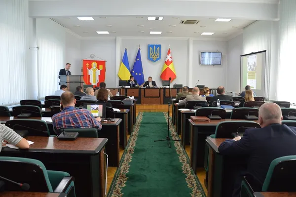Підсумки виконкому: гарячі батареї, сльози «Луцьктепла» та золоті труби