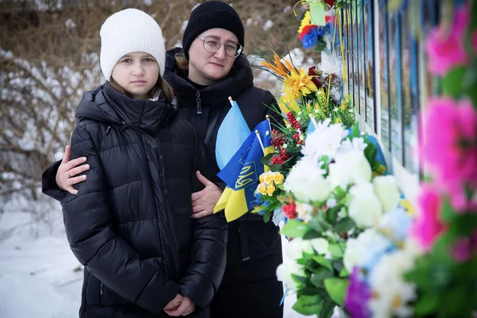 «Стояв горою за родину і товаришів»: на Волині родині загиблого нацгвардійця вручили його нагороду (фото)