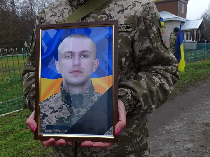 На Волині попрощалися із померлим воїном Денисом Гаврилюком (фото)