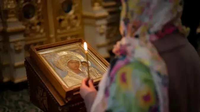 Чи можна робити селфі біля ікон у храмі