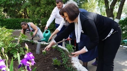 Працівники ЛПЕ змінили "залізяки" на квіти (фото)