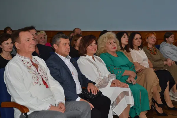 Борис Смаль 1 жовтня серед колективу Луцького педінституту на урочистостях щодо Дня вчителя