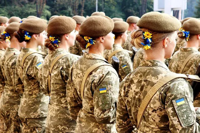 Експерти розповіли, чим загрожує військовий облік жінок