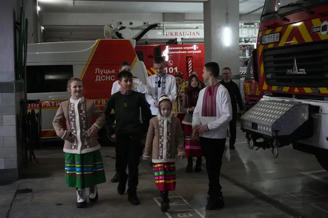 Як талановиті дітки колядували для волинських рятувальників (фото)
