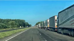 На «Ягодині» – багатокілометрові черги з вантажівок (відео)