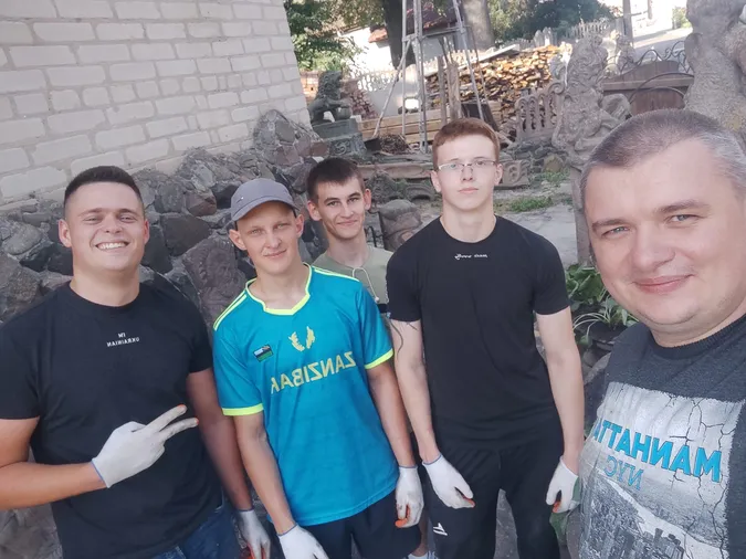 У Луцьку навели лад біля будинку скульптора Голованя (фото)