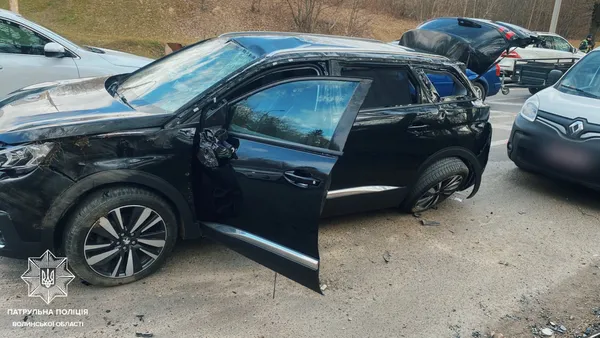 У Луцьку на перехресті зіткнулися два авто: покарали обох водіїв