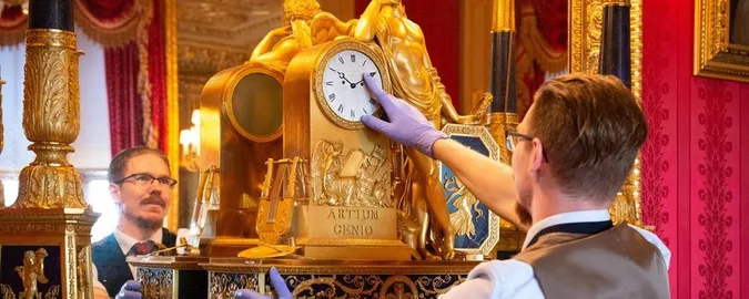 Це займає 40 годин: в палацах Єлизавети ІІ розповіли, як переводять годинники