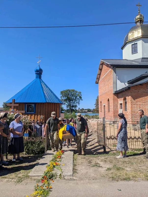 На Волині попрощалися із 30-річним Героєм Віталієм Ксьондзиком (фото)