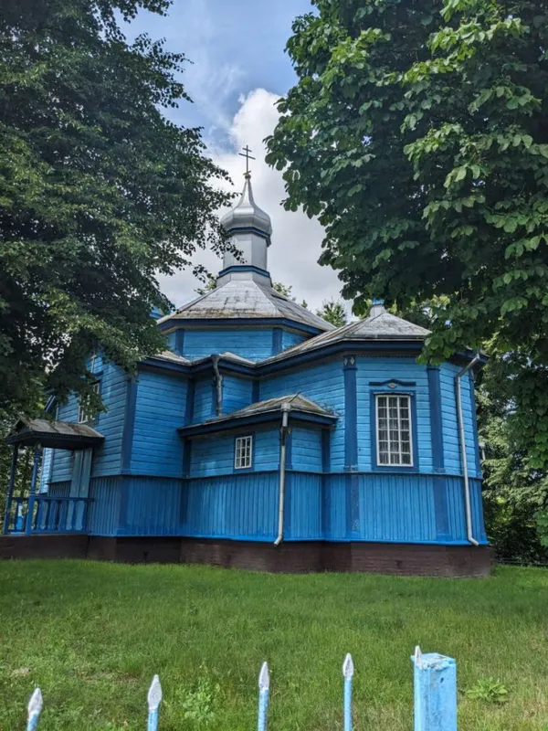 Прикордонне село Чорників: церква біля колючого дроту, 9 корів та менше сотні мешканців (фото)