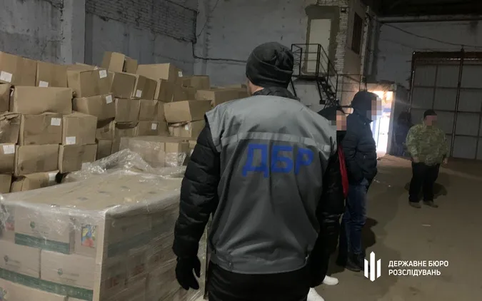 ДБР викрило підприємців, які крали продукти, призначені для ЗСУ (фото, відео)