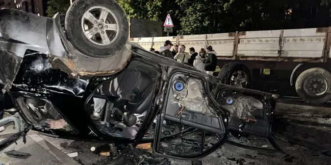 У Львові люди перевернули автомобіль ТЦК через мобілізацію чоловіка, який був у розшуку (фото)