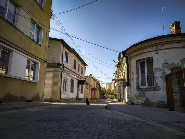 Луцьк сьогодні: давня вуличка у центрі міста (фото)