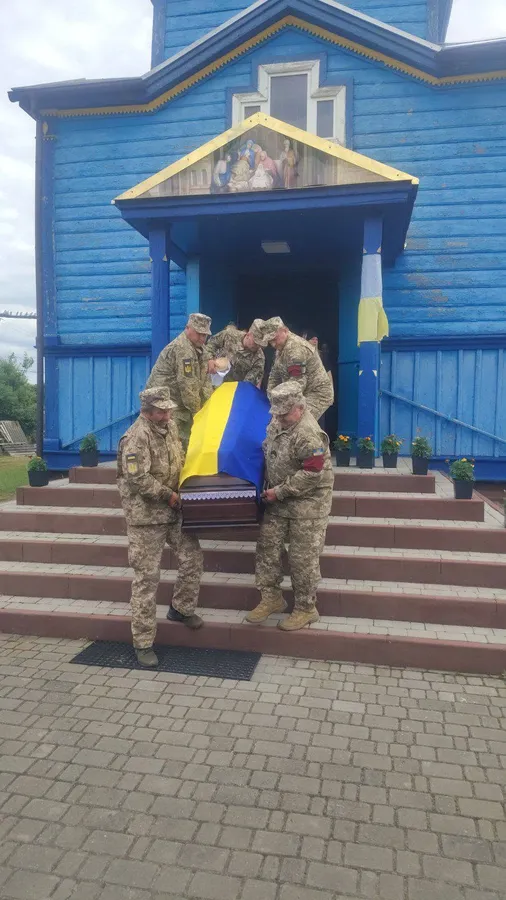 На Волині провели в останню путь полеглого воїна Олександра Ракоєдова (фото)