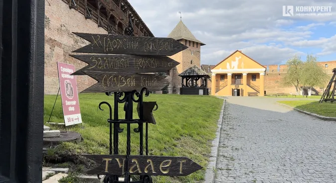 Спокійно і затишно: яка весна у Луцькому замку (фото)