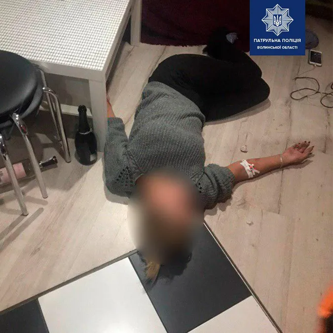 У Луцьку врятували 30-річну жінку, яка порізала собі вени (фото, відео)