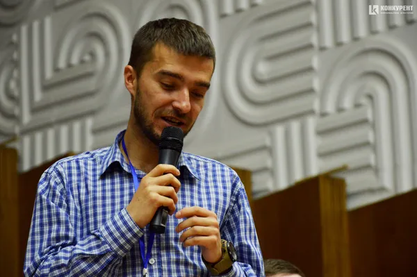 Хірунья, львівська гопота та стриптиз від мами: у Луцьку відбулася студентська «Ліга сміху» (фото)