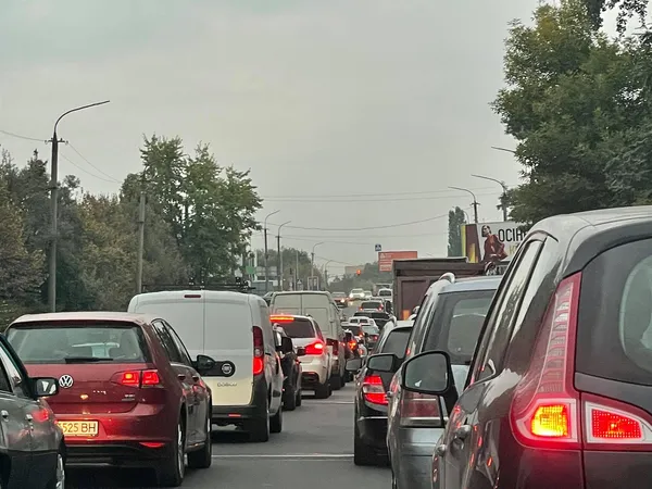 На Дубнівському перехресті в Луцьку величезні затори (фото)