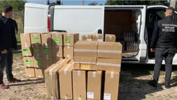 Підробка на мільйон: у Луцьку в автомобілі знайшли "ліві" сигарети та алкоголь (фото)
