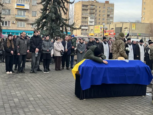 Пів року вважався зниклим: Ковель попрощався з полеглим захисником Юрієм Данилюком (фото)