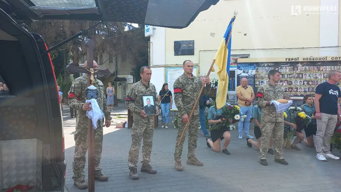 Йому було 25: у Луцьку попрощалися із загиблим воїном Максимом Мартиновим (фото, відео)