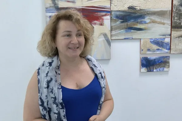 У Луцьку презентували виставку абстрактного живопису «Фрагменти вцілілого» (фото, відео)