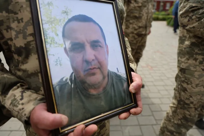 У Луцьку попрощалися із загиблими захисниками Олександром Махновцем та Валерієм Максимчуком (фото)