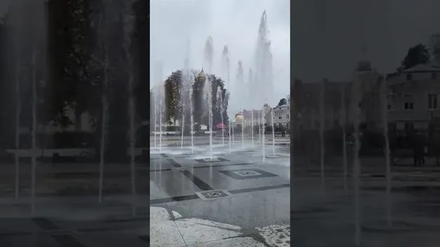 У центрі Луцька запустили в тестовому режимі фонтан (ВІДЕО)