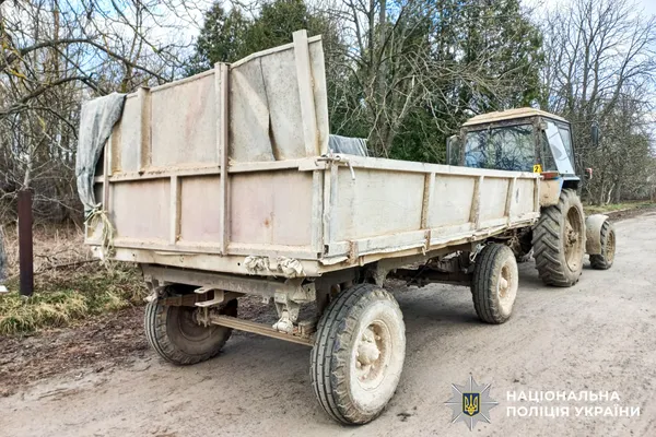 На Рівненщині 65-річного чоловіка придавило трактором (фото)