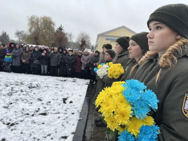 Навіки 20 та 48: у Ковелі попрощалися з двома загиблими Героями (фото)
