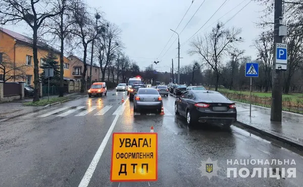 У центрі Луцька рівнянин на Audi збив жінку на переході (фото)