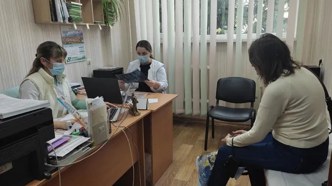У поліклініках Луцької громади черги: більшість пацієнтів – з ГРВІ