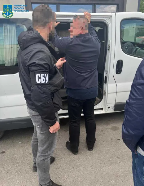 На Рівненщині експравоохоронець допомагав ухилянтам «відмазатися» від мобілізації (фото)
