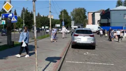 У Луцьку паркохам зайняв місце стоянки для людей з інвалідністю