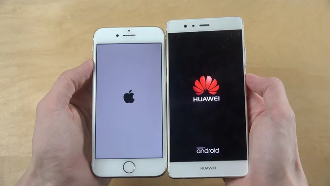 У тебе iPhone - отримуй «на горіхи»: Huawei покарала співробітників за новорічні привітання з «яблука»
