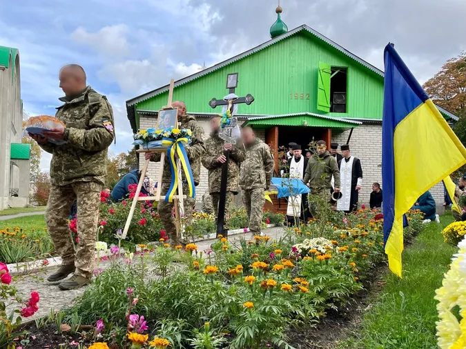 Загинули в один день: волиняни провели в останню дорогу Івана Вознюка та Андрія Вовка (фото)