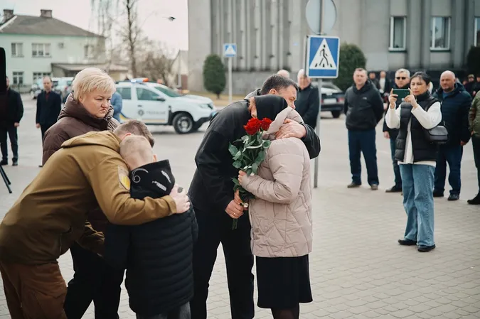 Родині загиблого воїна з Волині Віктора Карпука передали державну нагороду