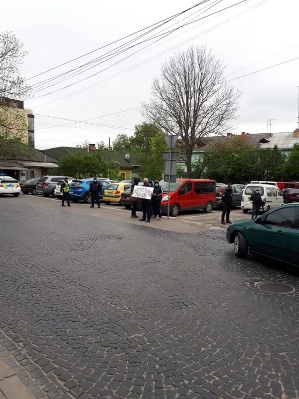 Під стіни Луцькради знову прийшли підприємці ринків (фото, відео)