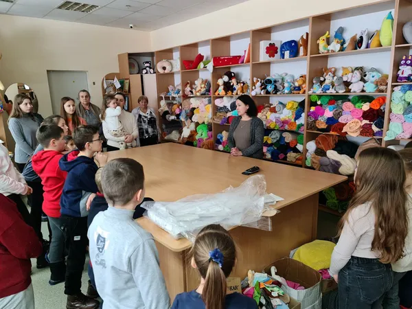 У Липинах дітям військовослужбовців влаштували екскурсію в країну іграшок (фото)