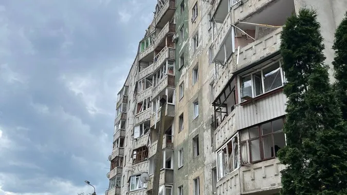У Луцьку демонтують другу секцію житлового будинку на Озерецькій