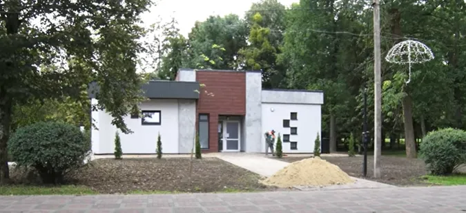 У центральному парку Луцька запрацювала нова вбиральня (відео)