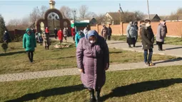 Дотримуйся дистанції: як у волинському храмі проводять службу (фото, відео)